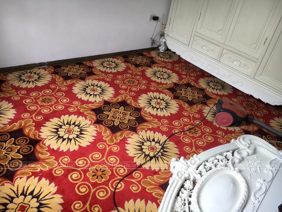 thảm hoa đỏ trải phòng ngủ